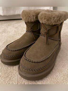 UGG Classic Mini Alpine Boots Hickory Size 9 NWOB